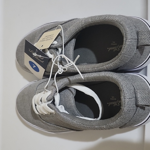 Universal Thread Casual Gray Sneakers - Picture 3 of 6